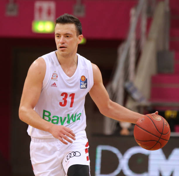 充满了挑战 充满了挑战