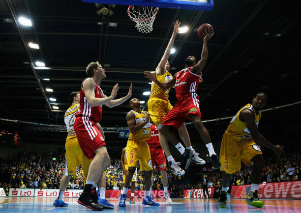 继续保持在 继续保持在